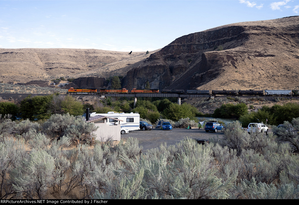 BNSF 5228